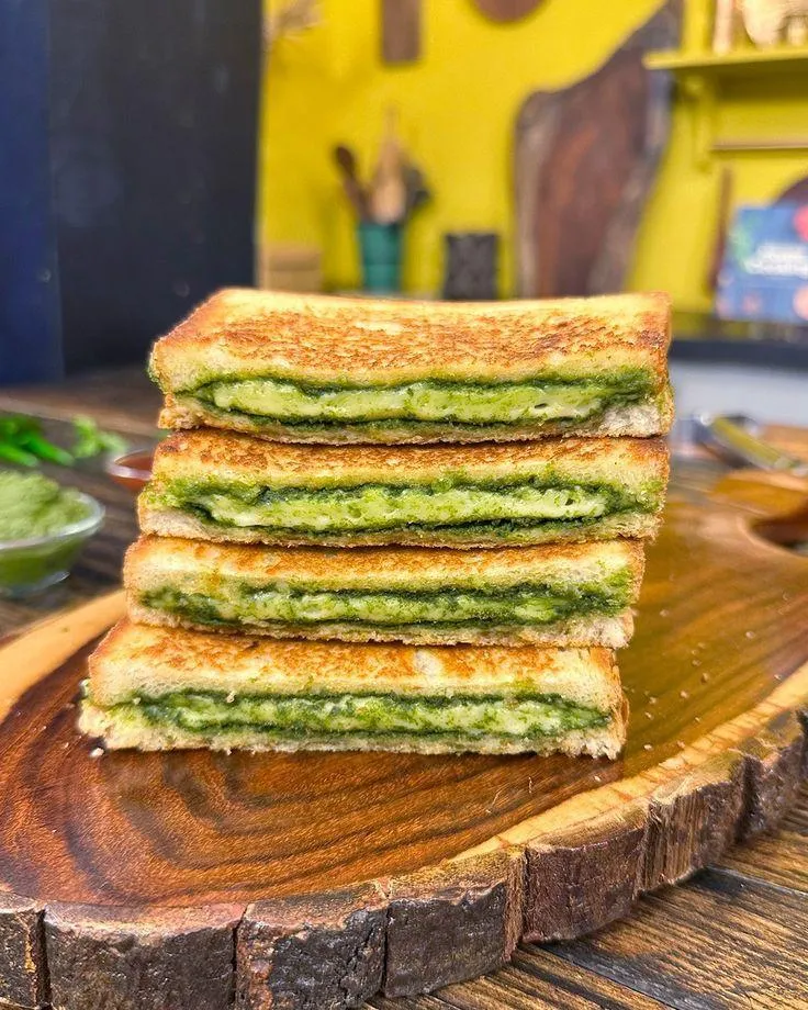 Cheese Chutney Sandwich (Grill)