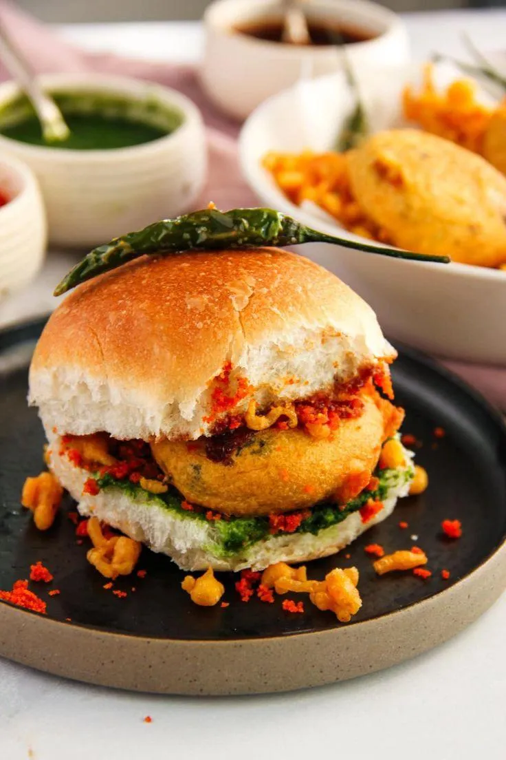 Jumbo Vadapav (Oil)